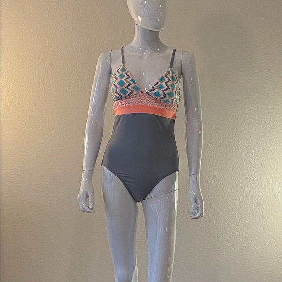 Splendid One Piece Bathing Suit - Picture 1 of 5